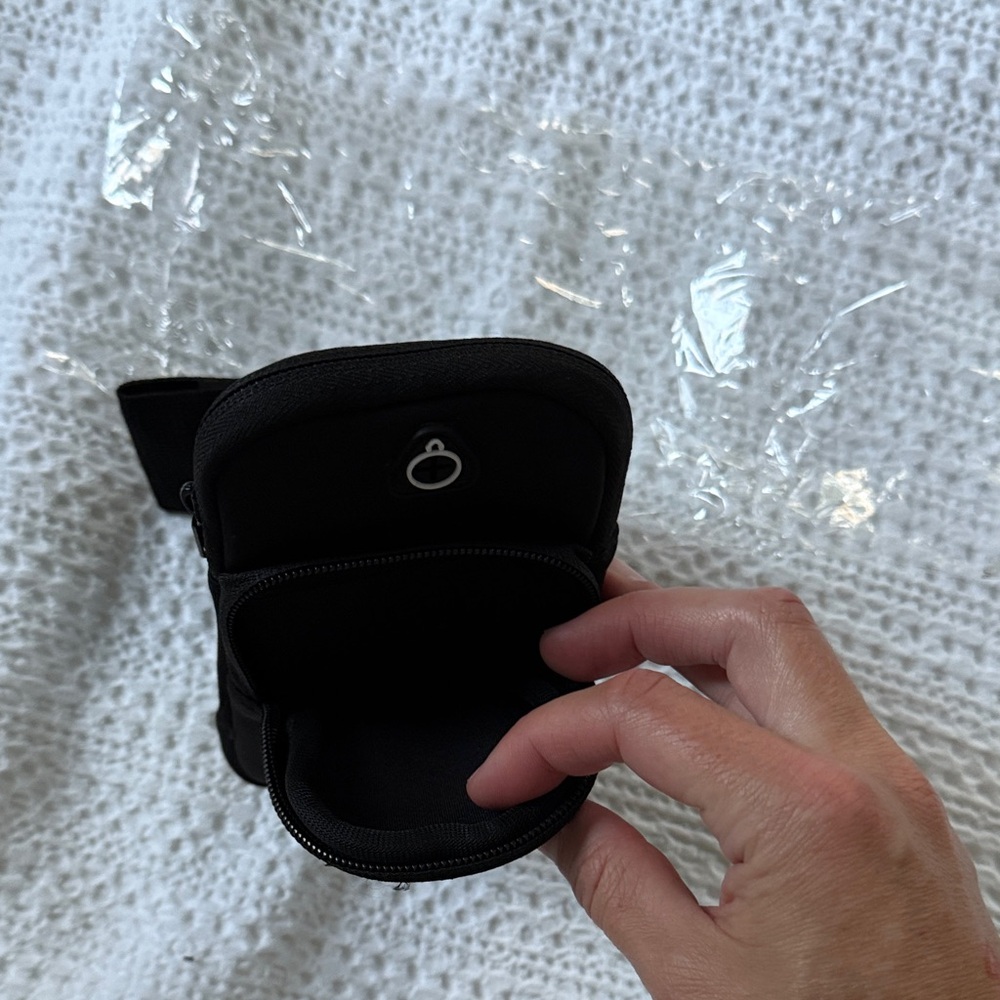 NWOT! Black Arm Pouch with Zipper - Picture 2 of 7
